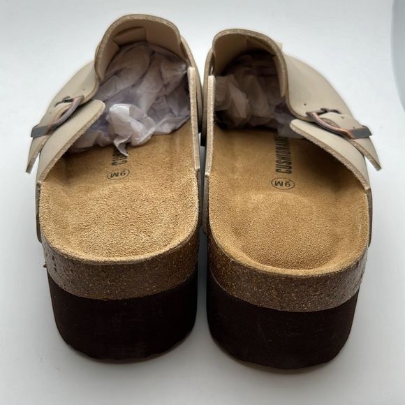 CUSHIONAIRE Women's Cork Footbed Platform Clog 9 SAND - Picture 4 of 7